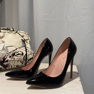 Black stiletto pointed toe pumps